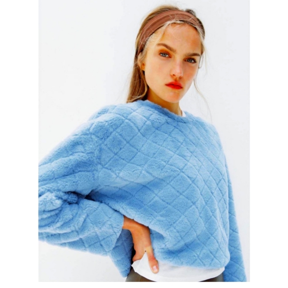 Zara Women's Blue Quilted Sweater